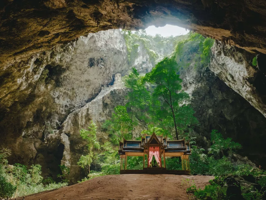 Phraya Nakhon-grotten