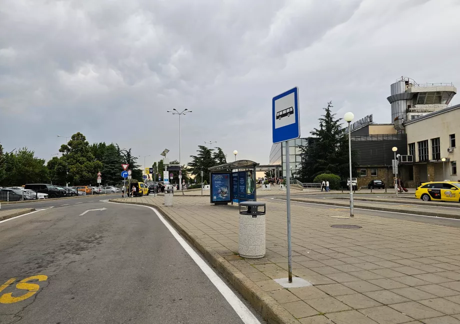 Busstoppested foran Terminal 1