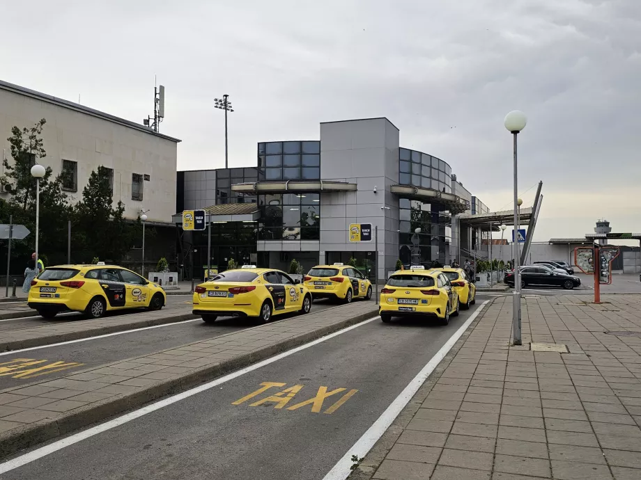 Taxaholdeplads foran Terminal 1