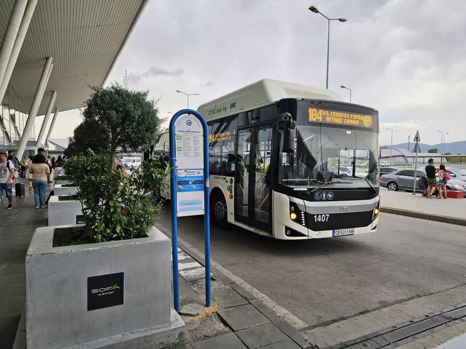 Busstoppested foran Terminal 2