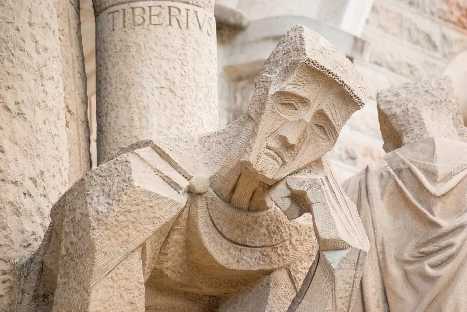 Statuer på kirkens facade