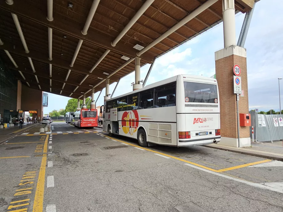 Busser til Venedig, Mestre og Treviso AirLink (rød i midten)